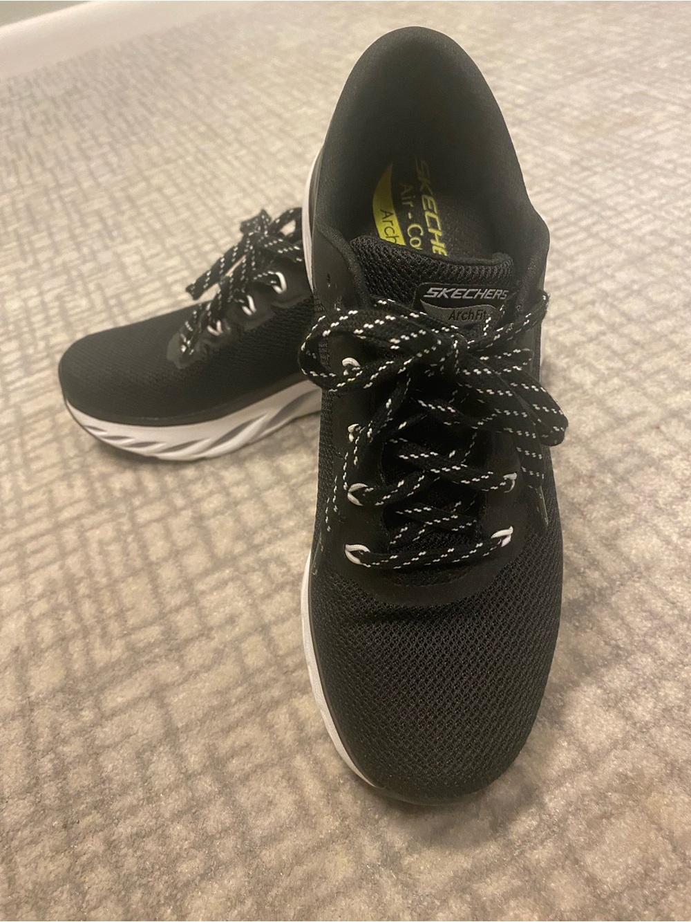 Sketchers Glide Step Arch Fit Black Athletic Sneaker New in Box 8.5 - Picture 5 of 10